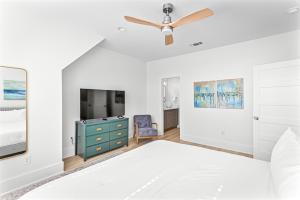 Luxury Views, Heated Pool, Spa, and Golf Green