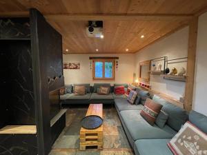 Chalets Chalet de caractere pour 12 pers, 165m², 5 chambres, cheminee, hammam, babyfoot, proche des Saisies. - FR-1-733-76 : photos des chambres