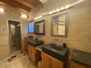Chalets Chalet de caractere pour 12 pers, 165m², 5 chambres, cheminee, hammam, babyfoot, proche des Saisies. - FR-1-733-76 : photos des chambres