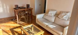 Luminoso piso 14 en Palermo con balcón