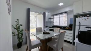 Charmoso apartamento 2 quartos 2 cuadras do mar Itapema