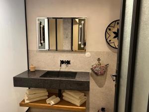 Appartement Élégant et Spacieux Près de Carré Eden