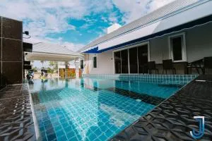Oasis moderne à Pattaya avec piscine , 3 suites , calme - Ban Bung