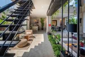 Artistic 4BD Villa with Private Pool & Jungle Vibes