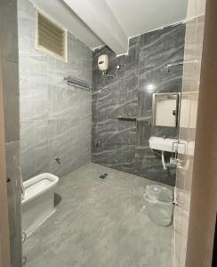 Sun Home Stays - Spacious Rooms - New Property - Pleasant Location