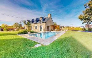 Gorgeous Home In Quessoy - Moncontour