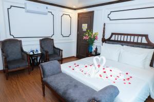 Royal Hotel Trâu Quỳ