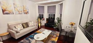 COSY 3BD LONDON ACCOM SLEEPs 6