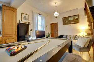 Portsmouth Maisonette with 5 Beds and Pool Table