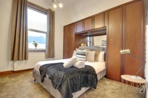 Portsmouth Maisonette with 5 Beds and Pool Table