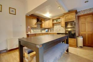 Portsmouth Maisonette with 5 Beds and Pool Table