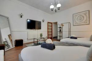 Portsmouth Maisonette with 5 Beds and Pool Table