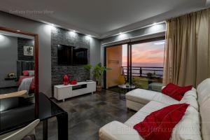 Endless Horizon View Apartment - FREE PRIVATE Parking Including & Guest BONUS