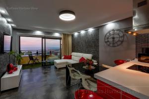 Endless Horizon View Apartment - FREE PRIVATE Parking Including & Guest BONUS