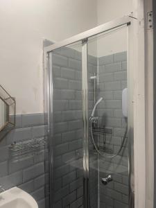 MUGHAL HOUSE GROUND FLOOR PRIVATE 2Bed APARTMENT & FREE PARKING