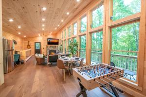 Newly-Built Secluded Cabin with Firepit and Hot tub