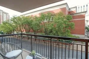 Spacious and Minimalist Apartment w Awesome Facilities - 阿林顿