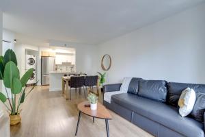 Spacious and Minimalist Apartment w Awesome Facilities