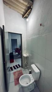 PÉ NA AREIA MENOS DE 50m DA PRAIA