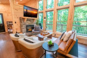 Newly-Built Secluded Cabin with Firepit and Hot tub