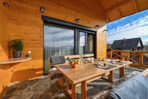 3 Hills Wooden House