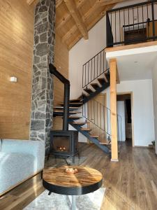 3 Hills Wooden House