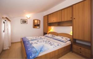 Gorgeous Apartment In Kampor With Sauna