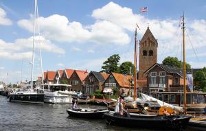 3 Bedroom Lovely Stacaravan In Grou