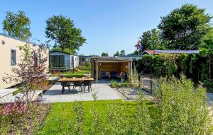 3 Bedroom Lovely Stacaravan In Grou