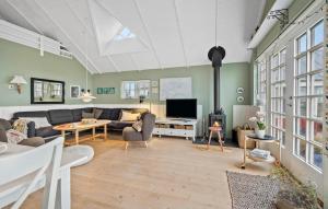 Stunning Home In Juelsminde With Wifi