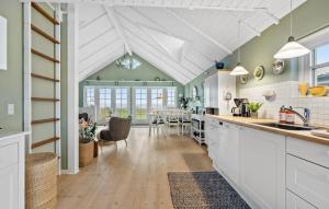 Stunning Home In Juelsminde With Wifi