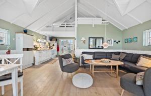 Stunning Home In Juelsminde With Wifi