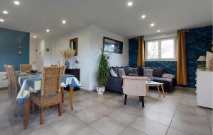 Maisons de vacances Lovely Home In Pretot-Vicquemare : photos des chambres