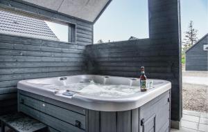 Awesome Home In Rømø With Wifi