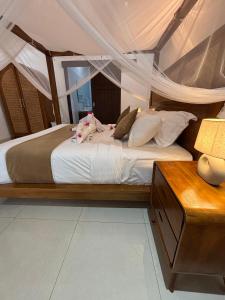 Phòng Có Giường Cỡ King Nhìn Ra Hồ Bơi (King Room with Pool View)