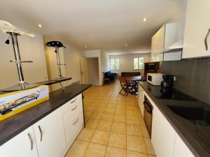 Villa 6 ch ,20 per, piscine chau