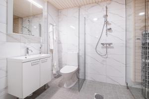 Compact 2BDR Apartment with Private Sauna