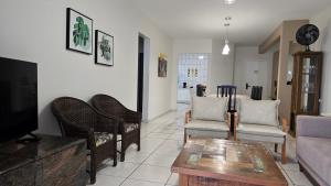 Apto pé na areia em Meia Praia Itapema, 3 dormitórios