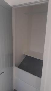 Gatwick Guest House - Short & Long Stay, Airport Parking, Airport Shuttle, Early & Late Check In - 49, RH11 8QX