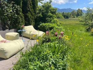 REST - Ferienwohnung "Sonnenblume" mit schönem Bergpanorama - ab Mai Chiemgaukarte NEU!