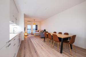 Spacious 2BDR Apartment with Private Sauna