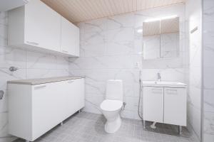 Spacious 2BDR Apartment with Private Sauna