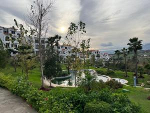 Lilacs Garden vue piscine