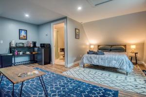 Modern Pet Friendly Apt Hiking Touring Studio