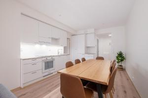 Brand New 2BDR Apartment with Private Sauna