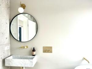 The Glass house - Northern lights hideout