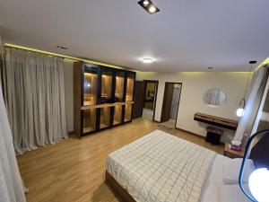 Large Luxury Loft in Rehab City