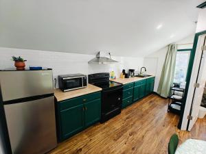 New! Golden Retriever walk to the falls