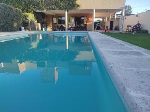 Casa de 2 pisos, Zona Aeropuerto, 3 dormitorios