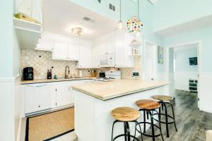 Awesome Outdoor Beach Bar Close to Marina